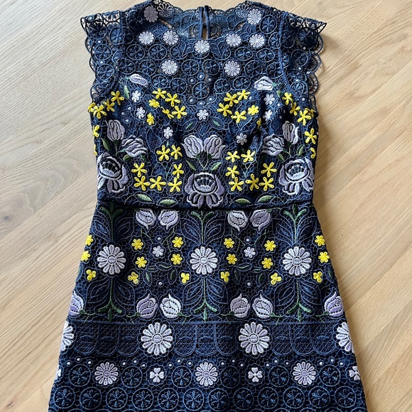 Karen Millen Embroidered Multicolored Laser Cut 3D Mesh Floral Mini Dress Size 6 - Picture 11 of 16